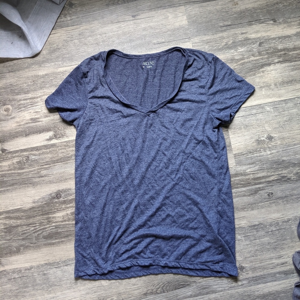 [abound] navy blue vneck t-shirt.